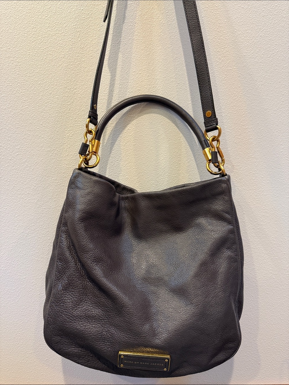 Marc by Marc Jacobs New Q Hillier Hobo with Crossbody Strap - Picture 2 of 8